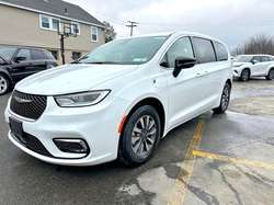 2025 Chrysler Pacifica Hybrid Select