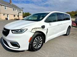 2022 Chrysler Pacifica Hybrid Touring L