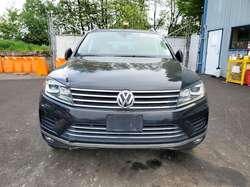 2016 Volkswagen Touareg Sport — 8