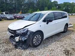 2025 Chrysler Pacifica Hybrid Select