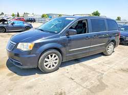 2014 Chrysler Town AND Country Touring