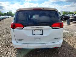 2017 Chrysler Pacifica Limited — 11