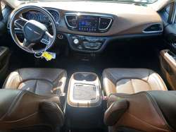 2017 Chrysler Pacifica Limited — 13