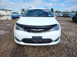 2017 Chrysler Pacifica Limited — 10