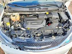 2017 Chrysler Pacifica Limited — 4