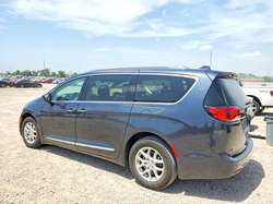 2020 Chrysler Pacifica Touring L — 7