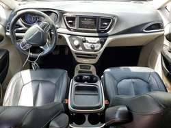 2020 Chrysler Pacifica Touring L — 13