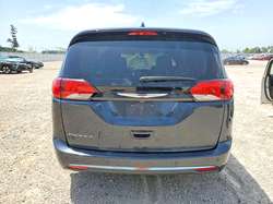 2020 Chrysler Pacifica Touring L — 11