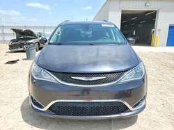 2020 Chrysler Pacifica Touring L — 10