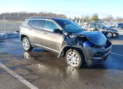 2023 Jeep Compass Latitude LUX FWD