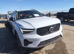2025 Volvo XC40 B5 Plus Dark Theme