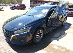 2025 Nissan Altima SV AWD — 2