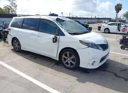 2016 Toyota Sienna SE Premium 8 Passenger