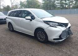 2023 Toyota Sienna LE