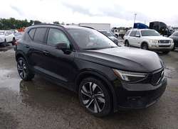 2025 Volvo XC40 B5 Plus Dark Theme