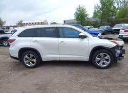 2015 Toyota Highlander Limited V6 — 14