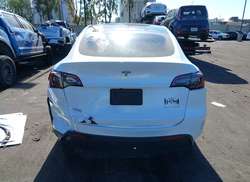 2023 Tesla Model Y AWD/Long Range Dual Motor ALL-Wheel Drive — 16