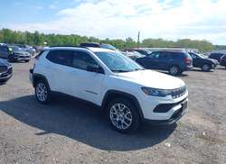 2023 Jeep Compass Latitude LUX FWD