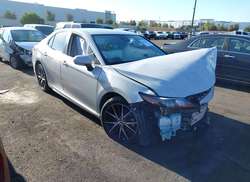 2022 Toyota Camry SE Hybrid