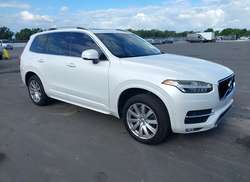 2017 Volvo XC90 T6 Momentum
