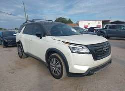 2023 Nissan Pathfinder SL 4WD
