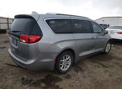2020 Chrysler Pacifica Touring L — 4