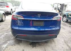 2024 Tesla Model Y Long Range Dual Motor ALL-Wheel Drive — 16