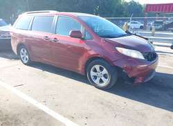 2012 Toyota Sienna LE V6 8 Passenger