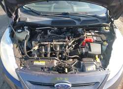 2012 Ford Fiesta SE — 10