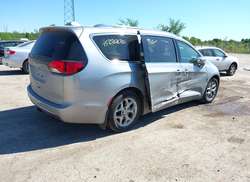 2020 Chrysler Pacifica Limited — 4