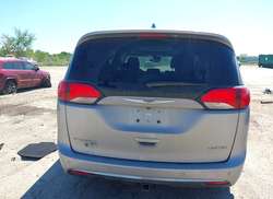 2020 Chrysler Pacifica Limited — 16