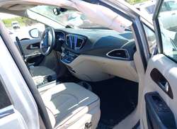2020 Chrysler Pacifica Limited — 5