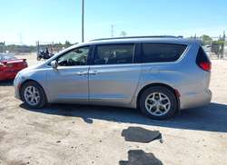 2020 Chrysler Pacifica Limited — 14