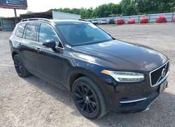 2016 Volvo XC90 Hybrid T8 Momentum