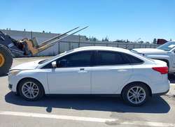 2016 Ford Focus SE — 14