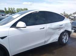 2021 Tesla Model Y Long Range Dual Motor ALL-Wheel Drive — 14