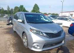 2015 Toyota Sienna SE 8 Passenger