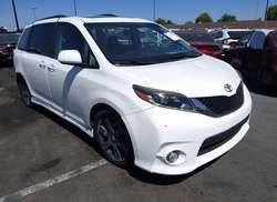 2016 Toyota Sienna SE 8 Passenger