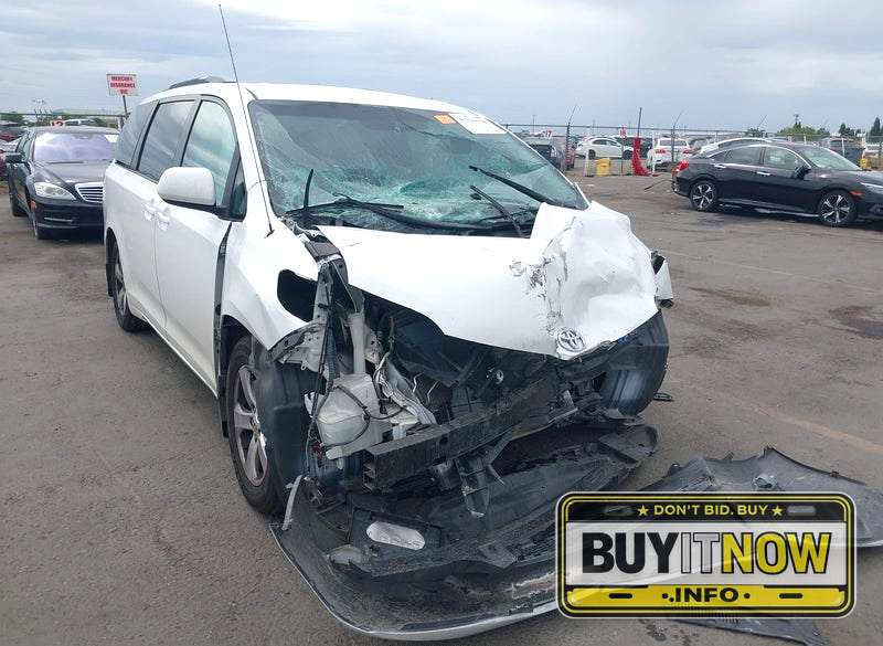 2013 Toyota Sienna LE V6 8 Passenger