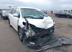2013 Toyota Sienna LE V6 8 Passenger