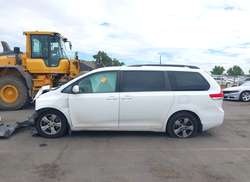 2013 Toyota Sienna LE V6 8 Passenger — 14