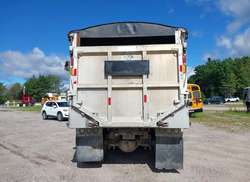 2016 Peterbilt 365   — 17