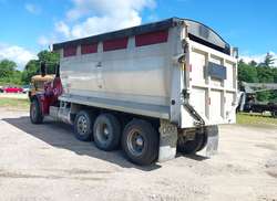 2016 Peterbilt 365   — 3