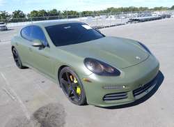 2015 Porsche Panamera 4