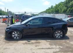 2023 Tesla Model Y AWD/Long Range Dual Motor ALL-Wheel Drive — 13