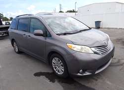 2017 Toyota Sienna XLE 8 Passenger