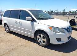 2010 Volkswagen Routan SE