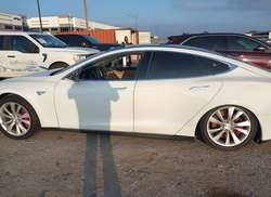 2014 Tesla Model S P85 — 14