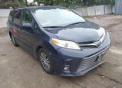 2018 Toyota Sienna XLE 8 Passenger