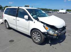 2012 Volkswagen Routan SE